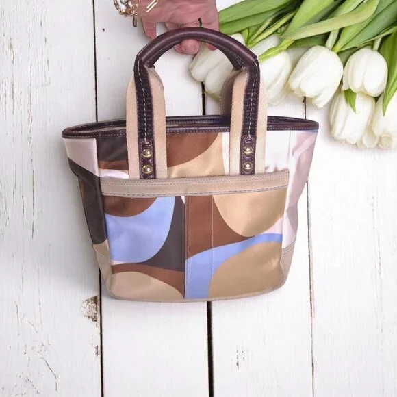 Vintage COACH Hamptons Bag in Scarf Print and matching Wristlet Set - Picture 10 of 15